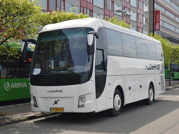 Touringcar 42 personen